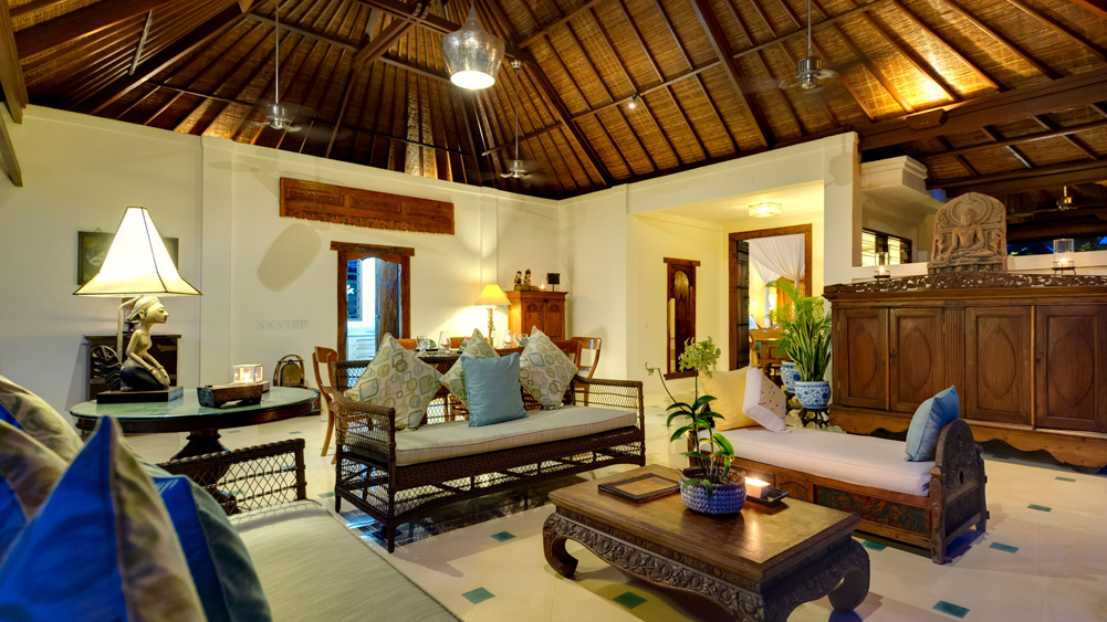 Villa Kedidi - Living room at night